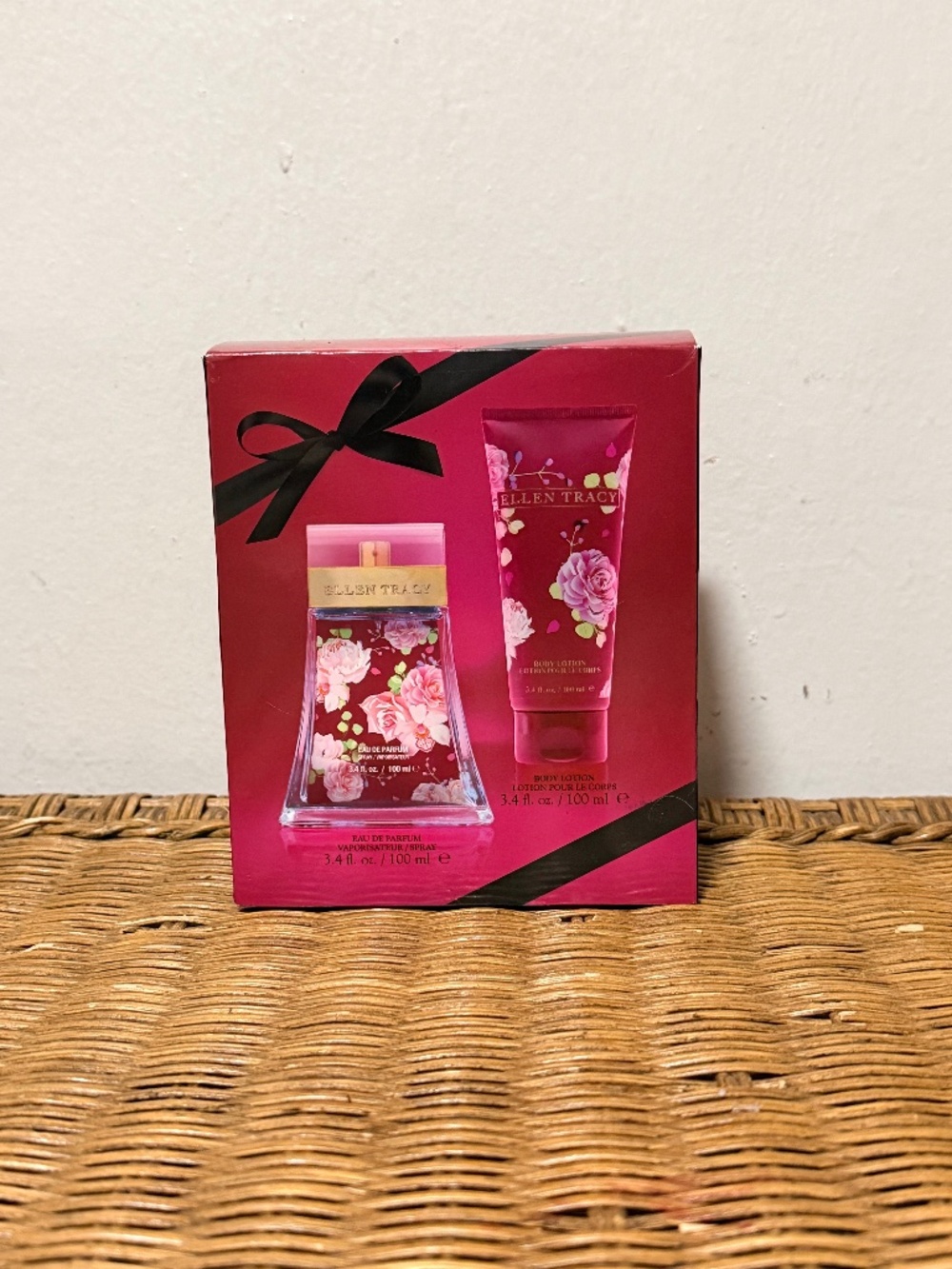 Ellen Tracy. Sparkling Eau De Parfum & Body Lotion. Sensational.